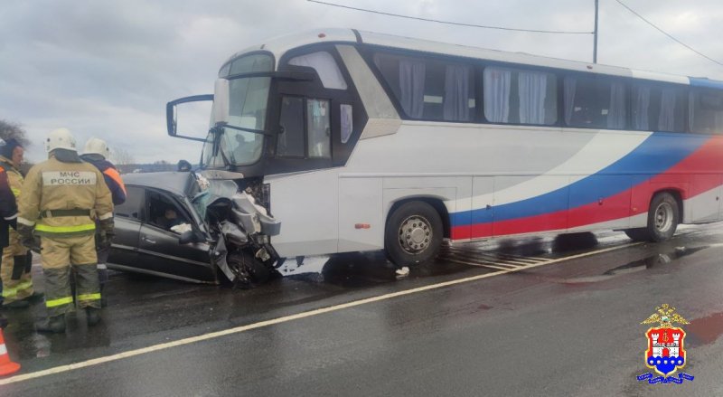 Сотрудники Госавтоинспекции выясняют обстоятельства ДТП с автобусом, произошедшего в Полесском районе